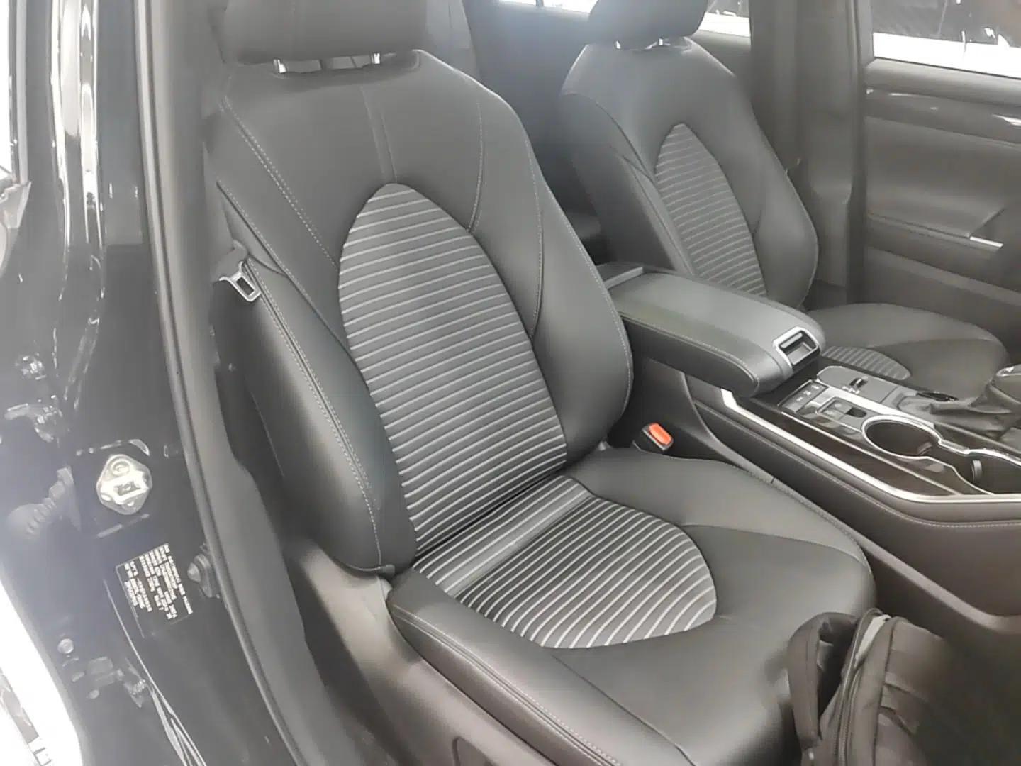 Toyota Crown Kluger 2023 2.5L HEV Four-Wheel Drive Luxury Edition — миниатюра 24