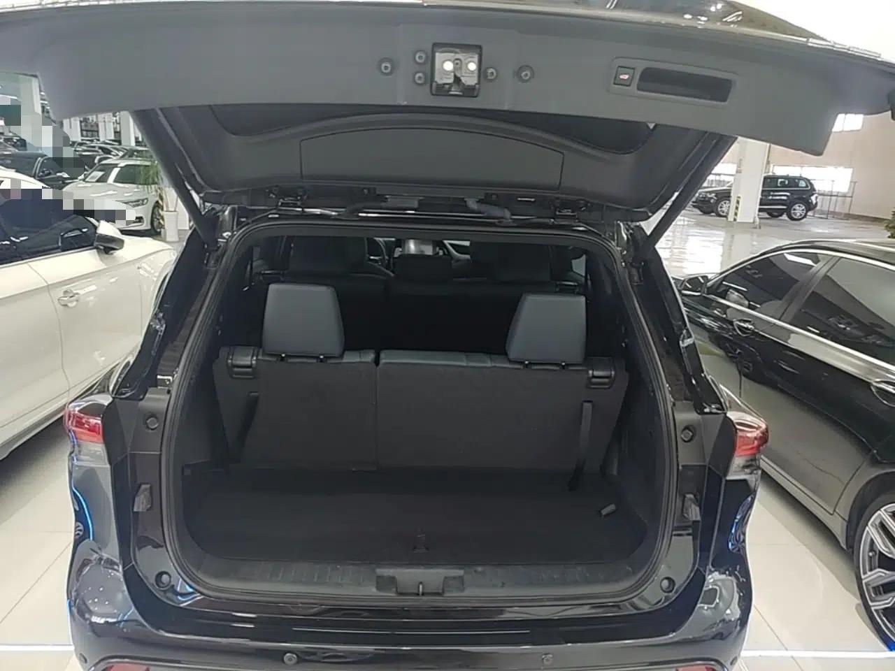 Toyota Crown Kluger 2023 2.5L HEV Four-Wheel Drive Luxury Edition — миниатюра 27
