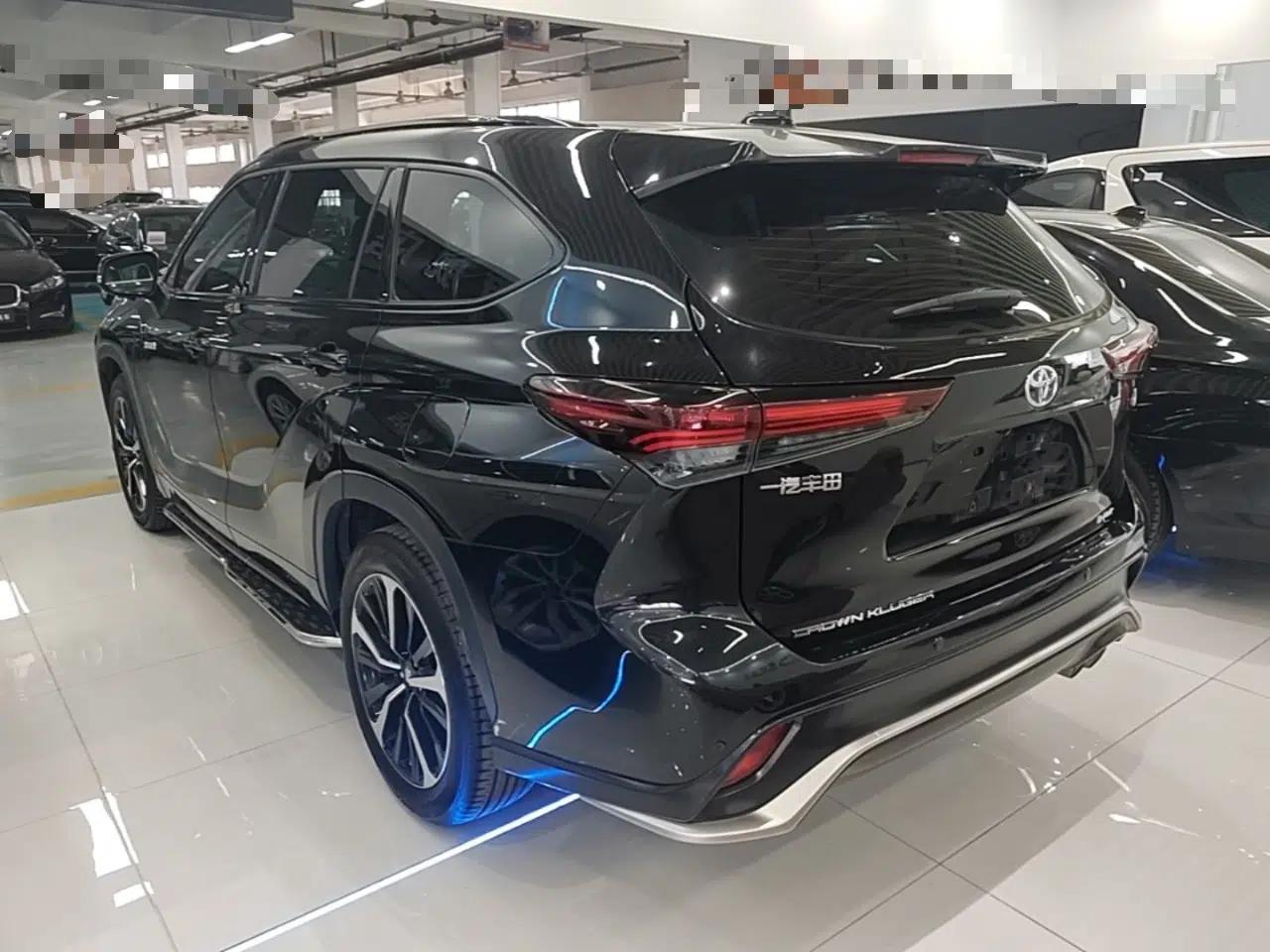 Toyota Crown Kluger 2023 2.5L HEV Four-Wheel Drive Luxury Edition — миниатюра 4
