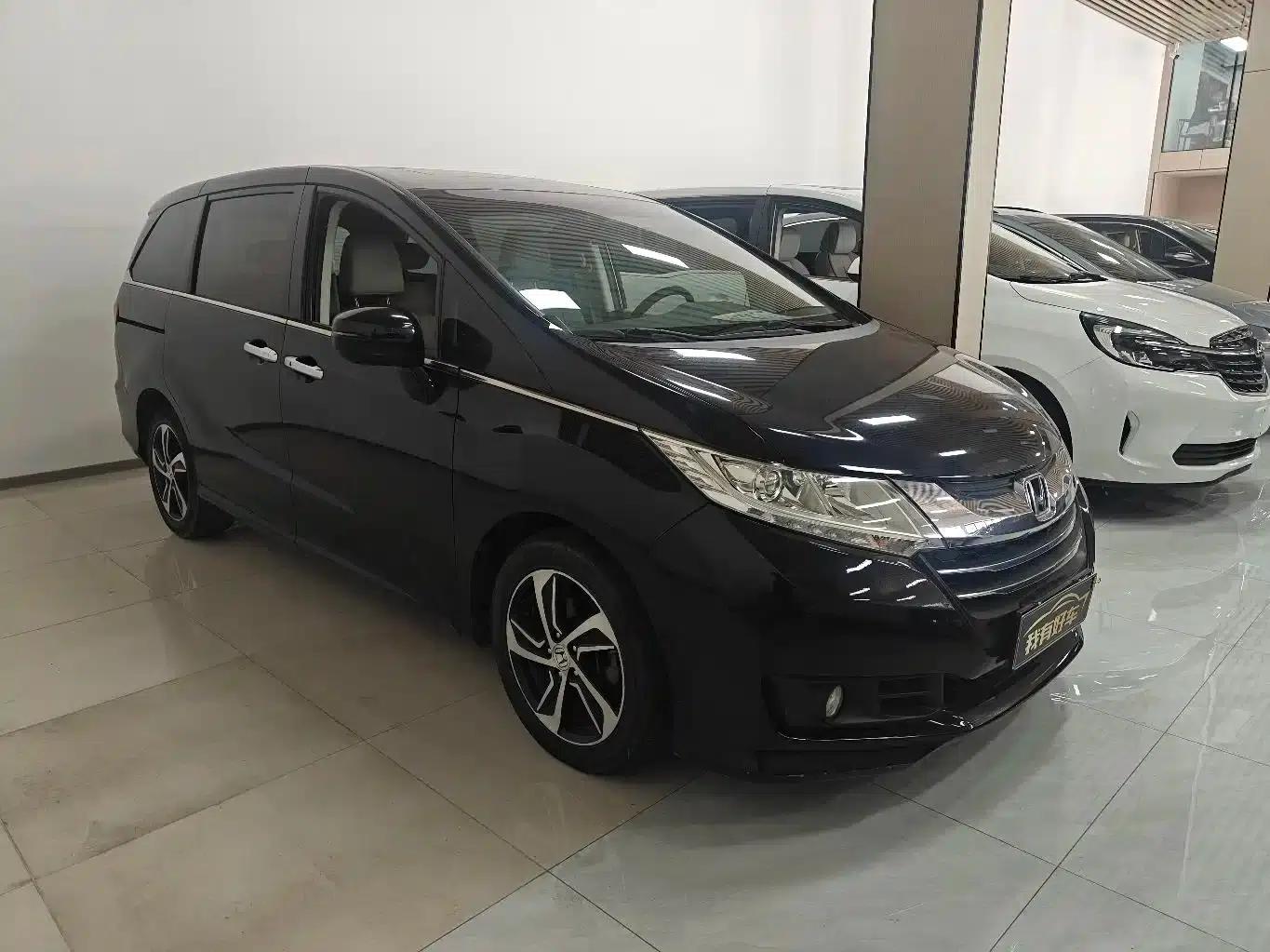 2017 Odyssey 2.4L Luxury Edition — миниатюра 2