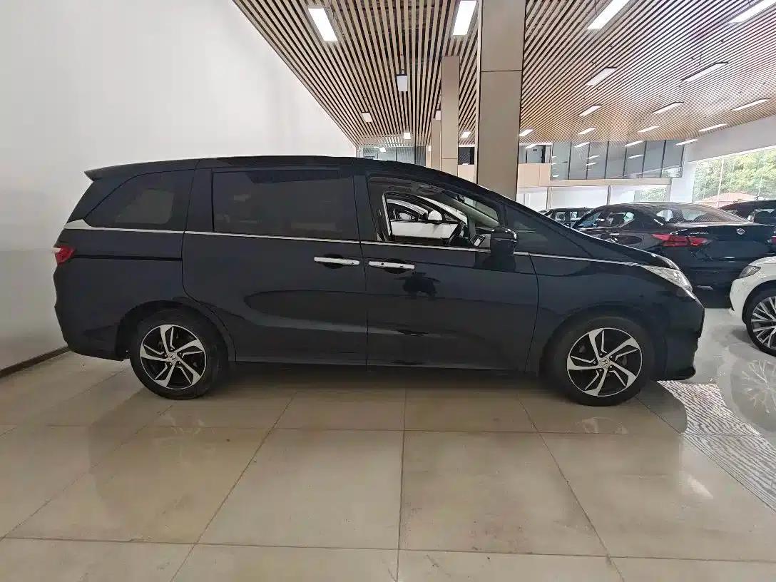2017 Odyssey 2.4L Luxury Edition — миниатюра 3