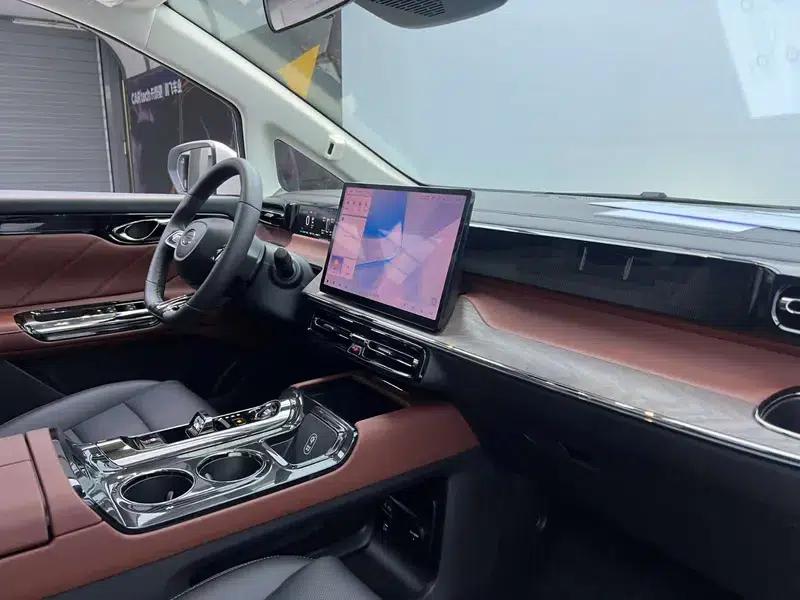 Trumpchi E8 PHEV 2024 model 2.0ATK 150km MAX+ — миниатюра 18