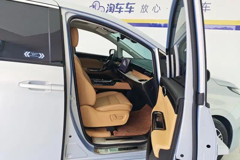 Trumpchi E8 PHEV 2024 model 2.0ATK 150km MAX+ — миниатюра 15