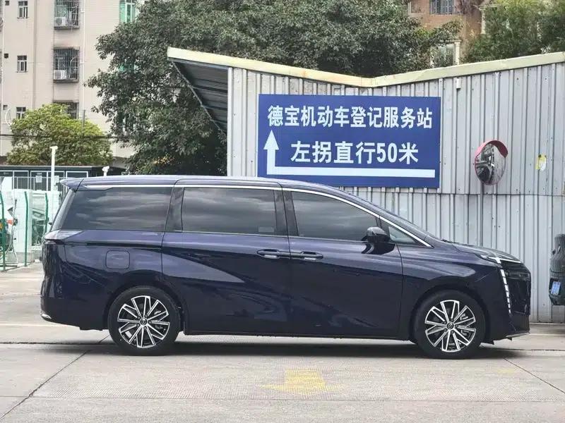Trumpchi E8 PHEV 2024 2.0ATK 150km MAX Edition — миниатюра 8
