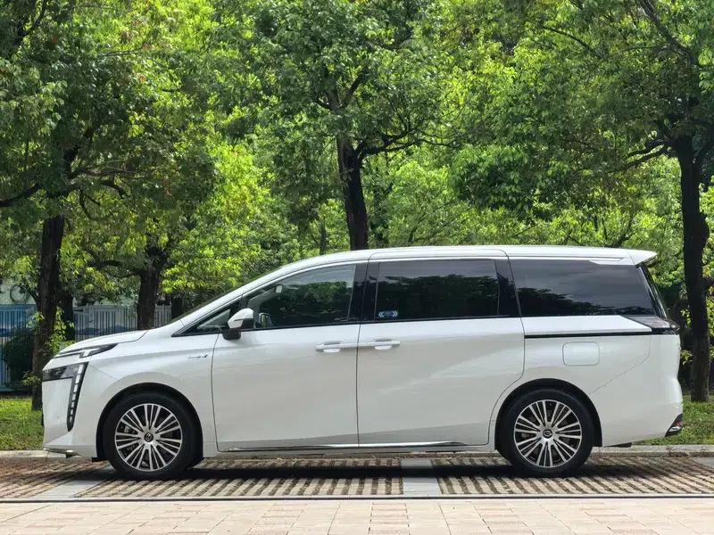 Trumpchi E8 PHEV 2024 model 2.0ATK 150km MAX+ — миниатюра 3