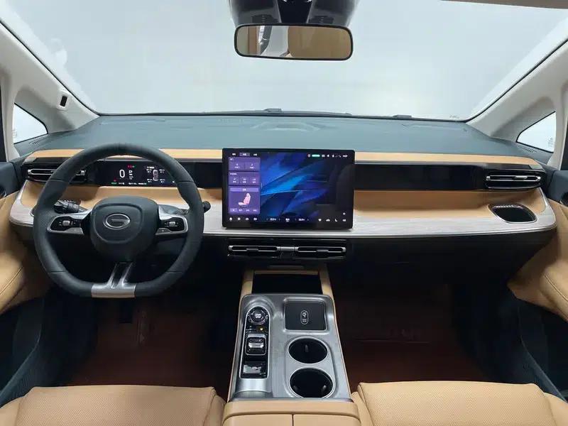 Trumpchi E8 PHEV 2024 2.0ATK 150km Dragon Night Edition — миниатюра 14
