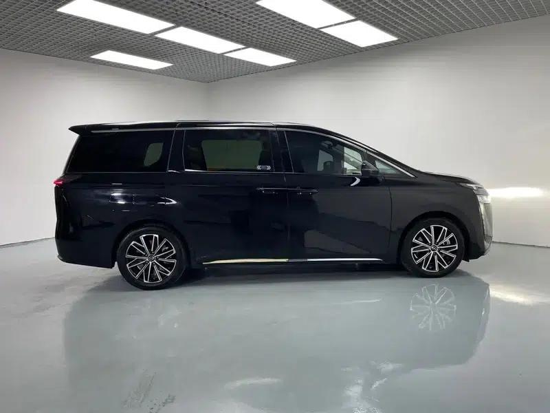 Trumpchi E8 PHEV 2024 2.0ATK 150km Dragon Night Edition — миниатюра 8
