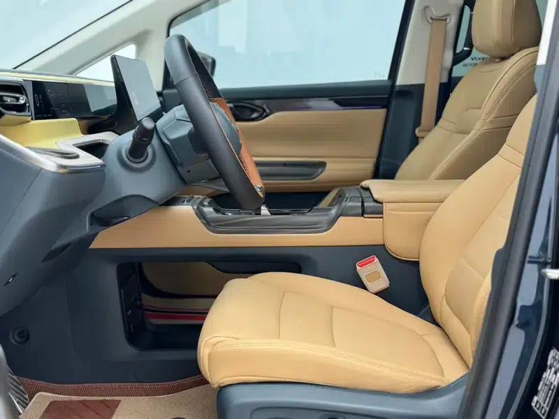 Trumpchi E8 PHEV 2024 2.0ATK 150km MAX Edition — миниатюра 17