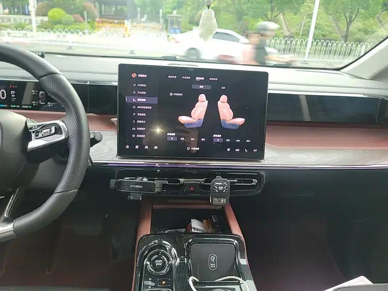 Trumpchi E8 PHEV 2024 model 2.0ATK 150km MAX+ — миниатюра 12