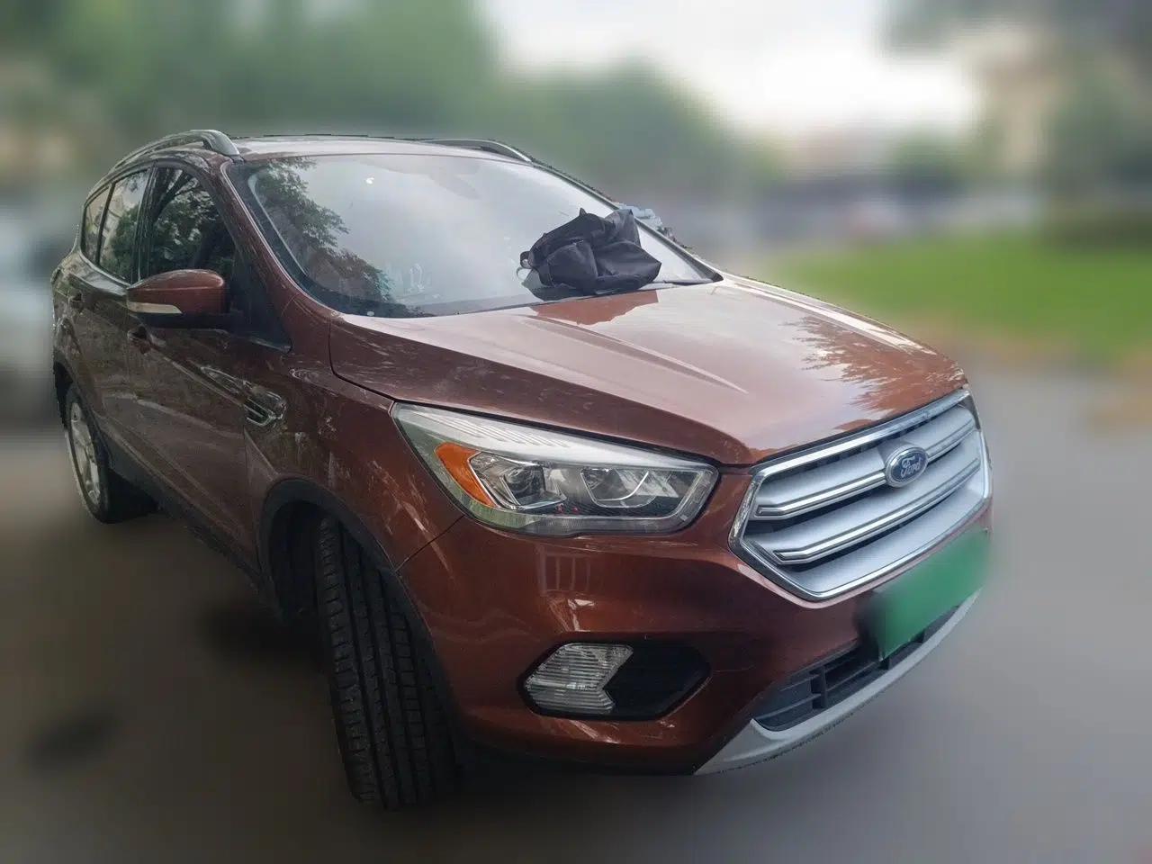 Ford Kuga 2018 EcoBoost 180 Two-Wheel-Drive Platinum Edition — миниатюра 3