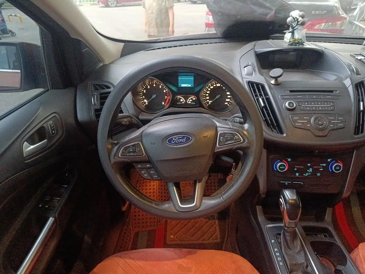 Ford Kuga 2018 EcoBoost 180 Two-Wheel-Drive Platinum Edition — миниатюра 10