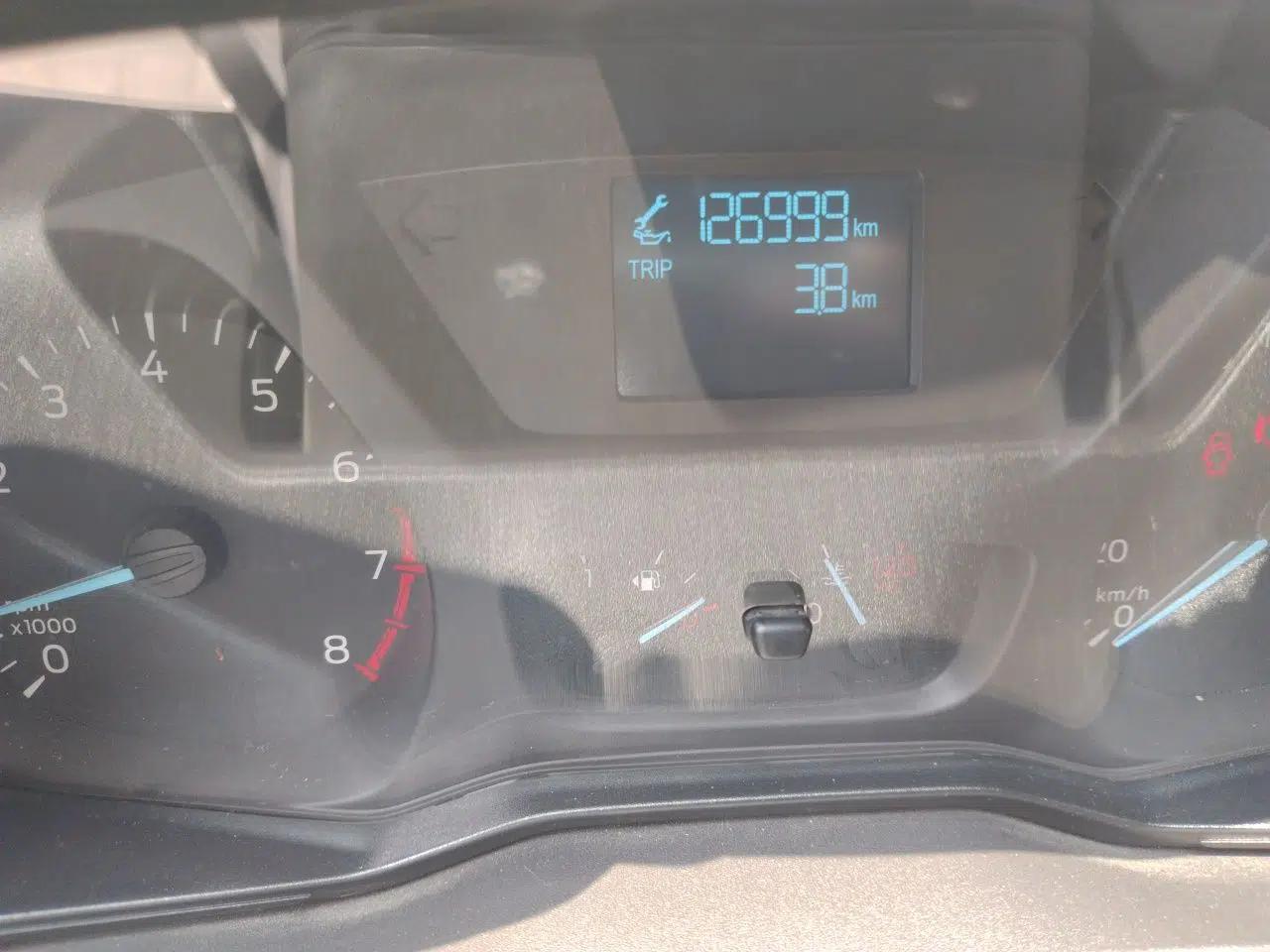 Ford Transit 2019 2.0T Gasoline Van Mid-axle Mid-roof 3-Seater China VI Standard — миниатюра 12