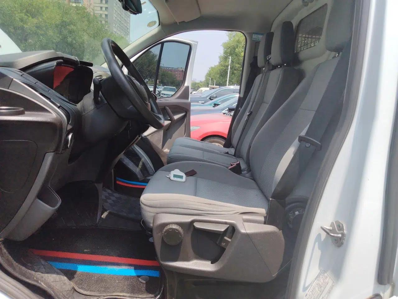 Ford Transit 2019 2.0T Gasoline Van Mid-axle Mid-roof 3-Seater China VI Standard — миниатюра 15