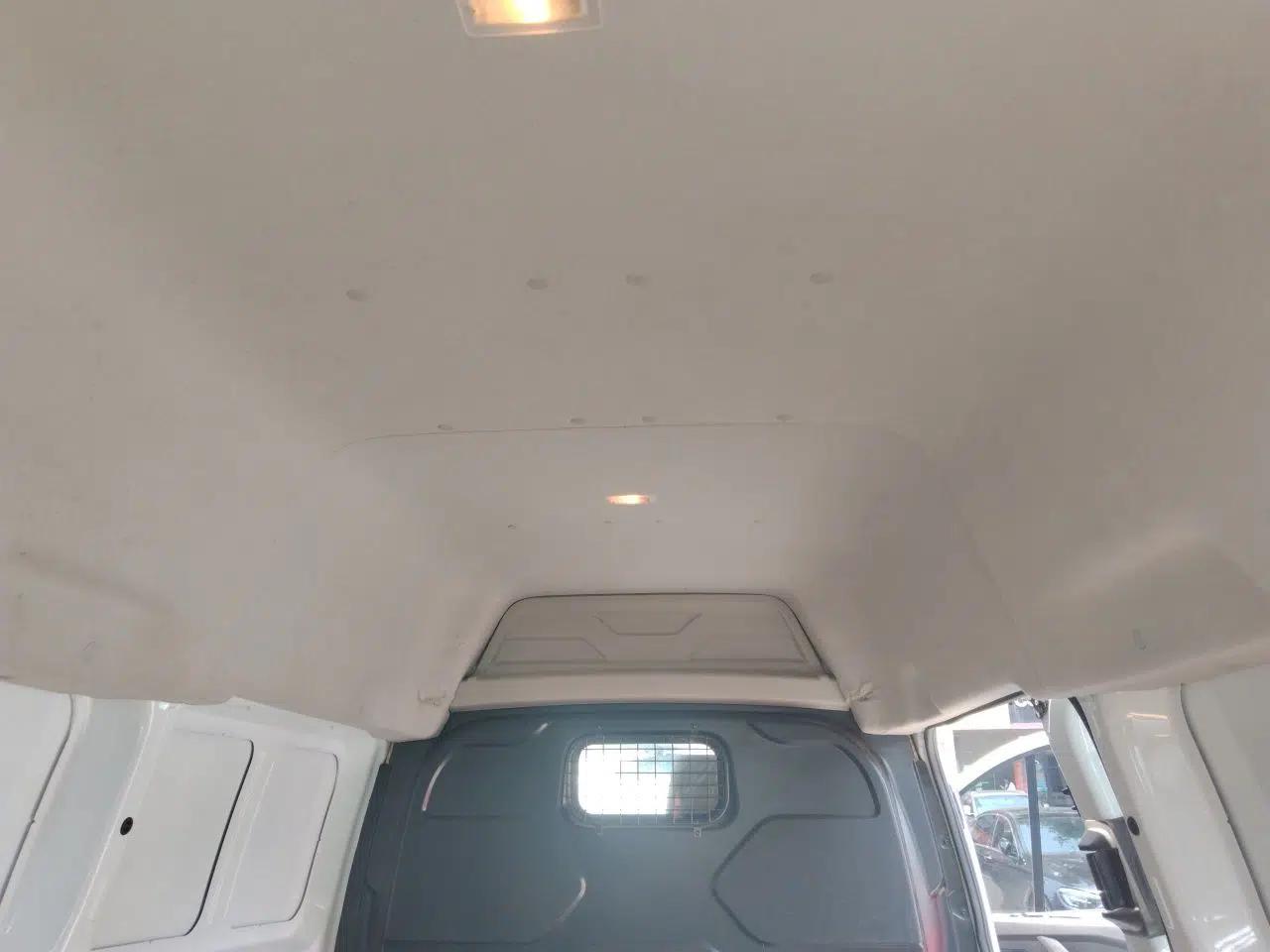 Ford Transit 2019 2.0T Gasoline Van Mid-axle Mid-roof 3-Seater China VI Standard — миниатюра 18