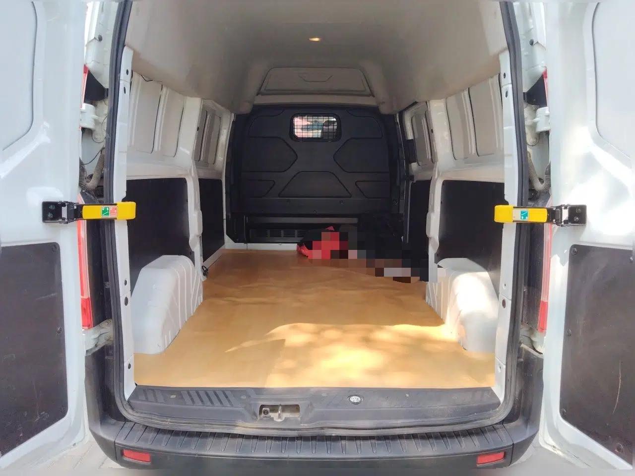 Ford Transit 2019 2.0T Gasoline Van Mid-axle Mid-roof 3-Seater China VI Standard — миниатюра 19