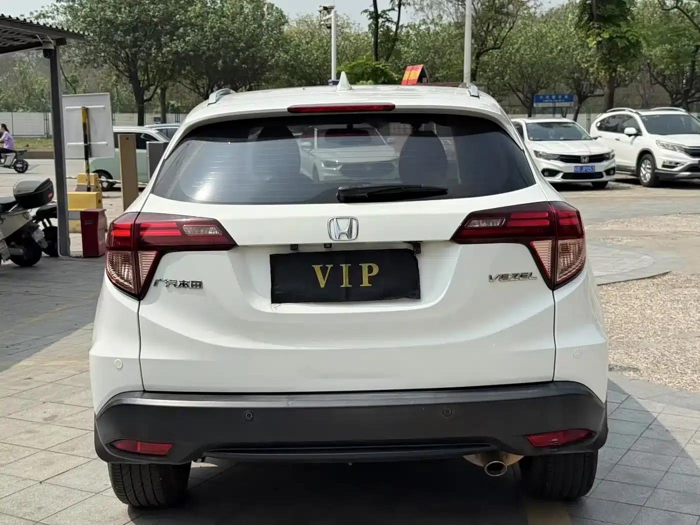 Vezel 2015 1.8L CVT 2WD Luxury — миниатюра 8
