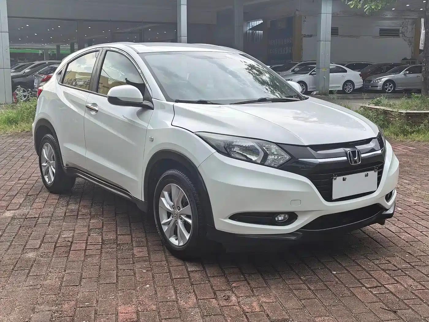 Vezel 2015 1.5L CVT 2WD Comfort Model — миниатюра 3