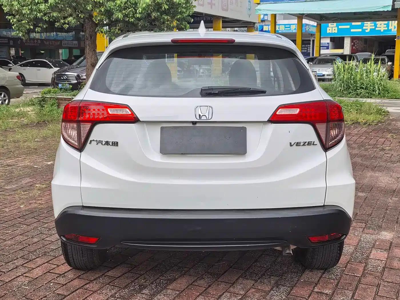 Vezel 2015 1.5L CVT 2WD Comfort Model — миниатюра 5