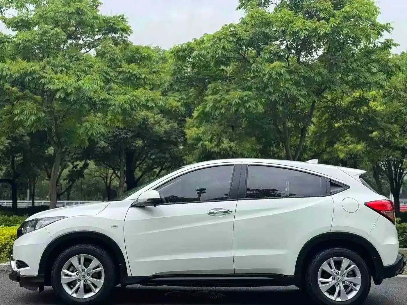 Vezel 2017 1.5L CVT 2WD Comfort Model — миниатюра 3