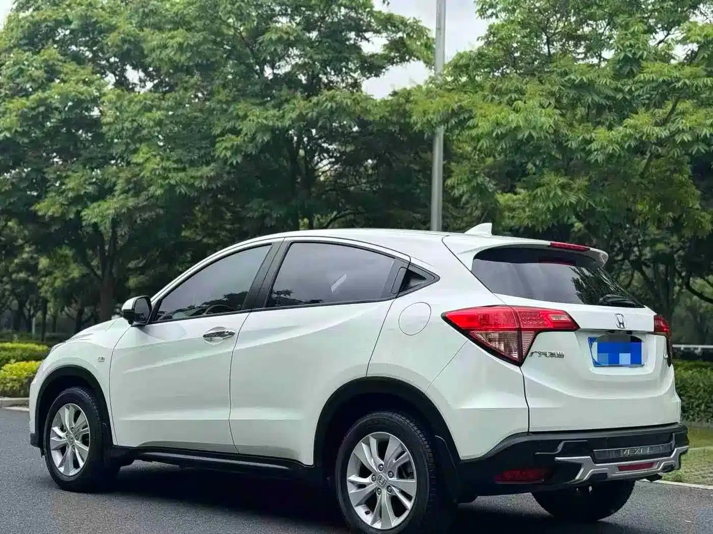 Vezel 2017 1.5L CVT 2WD Comfort Model — миниатюра 4