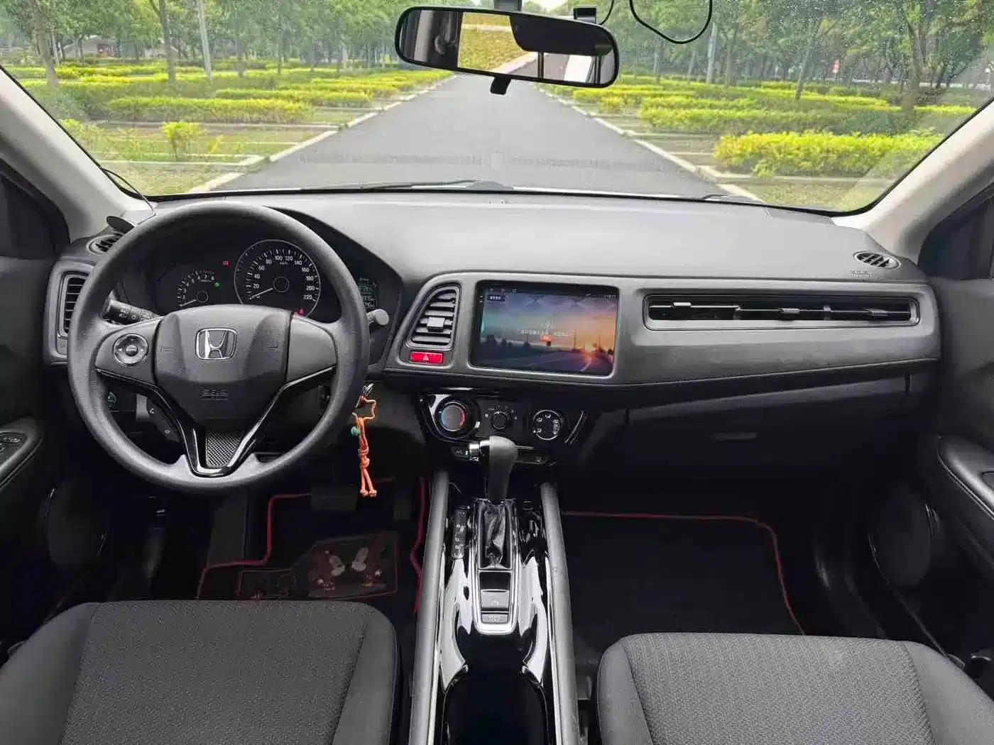 Vezel 2017 1.5L CVT 2WD Comfort Model — миниатюра 6