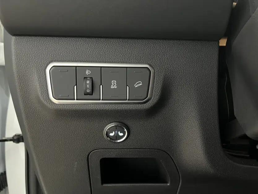 Haval M6 2023 PLUS 1.5T DCT Elite Smart Connectivity Model — миниатюра 16