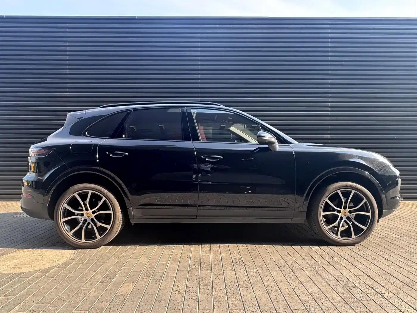 2023 Cayenne 3.0T Platinum Edition — миниатюра 3