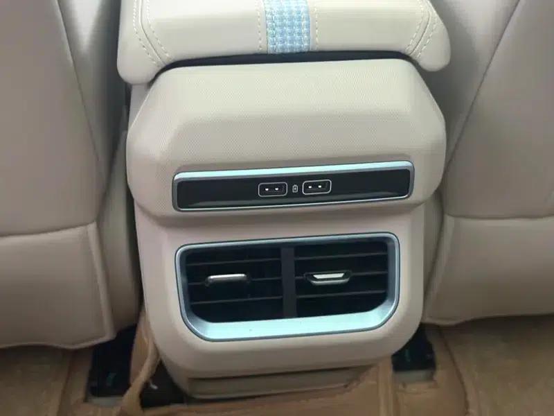 Geely ICON 2023 1.5TD Chocolate Premium Edition — миниатюра 11