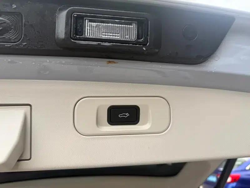 Geely ICON 2023 1.5TD Chocolate Premium Edition — миниатюра 13