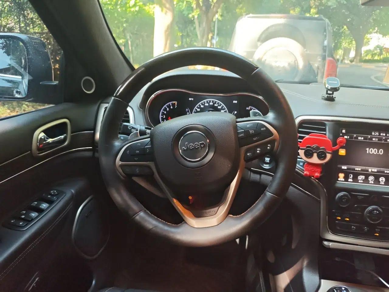 Jeep Grand Cherokee 2014 3.0L Flagship Zunyue Edition — миниатюра 10