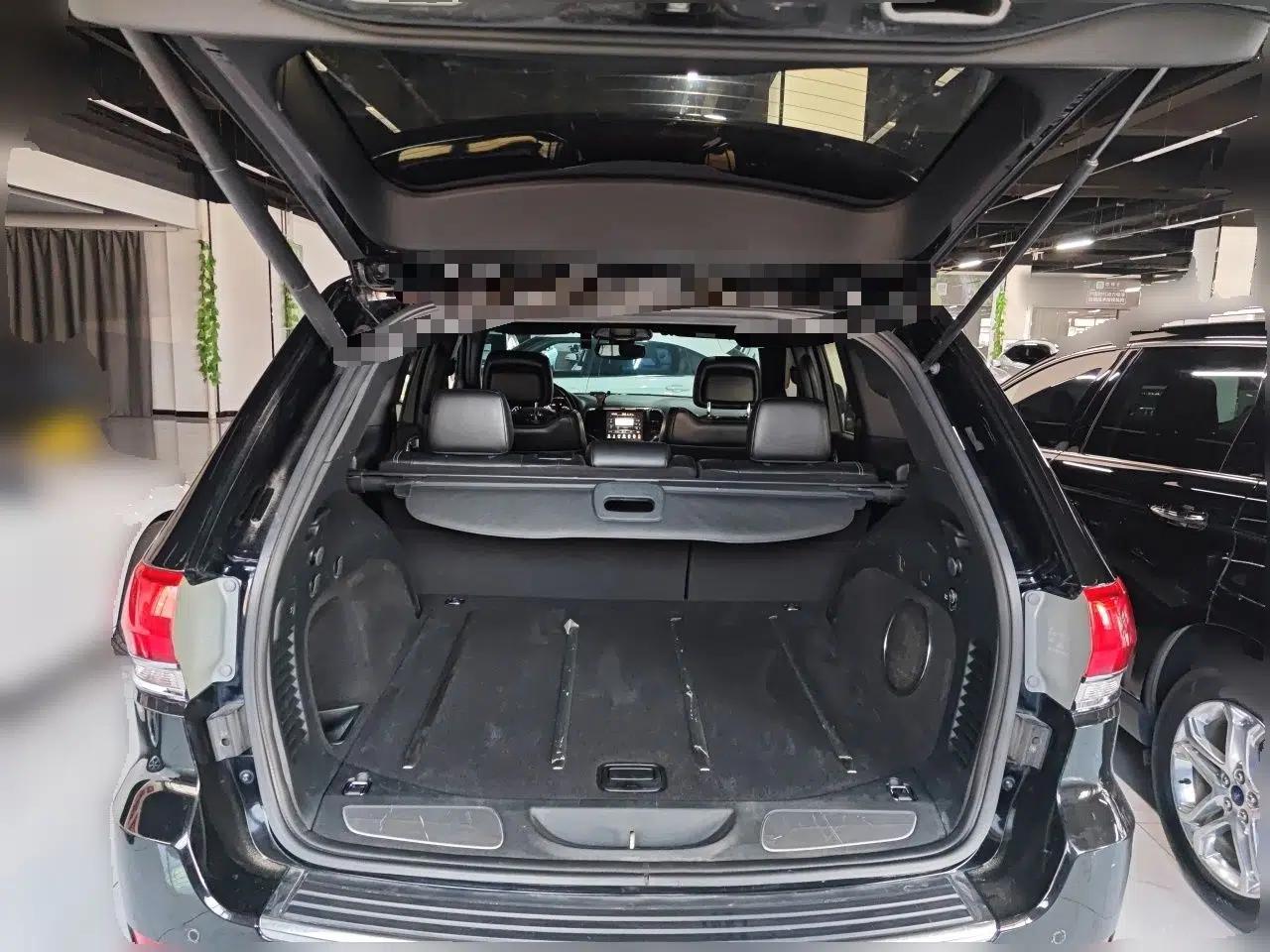 Jeep Grand Cherokee 2016 3.0L Elite Navigation Edition — миниатюра 19