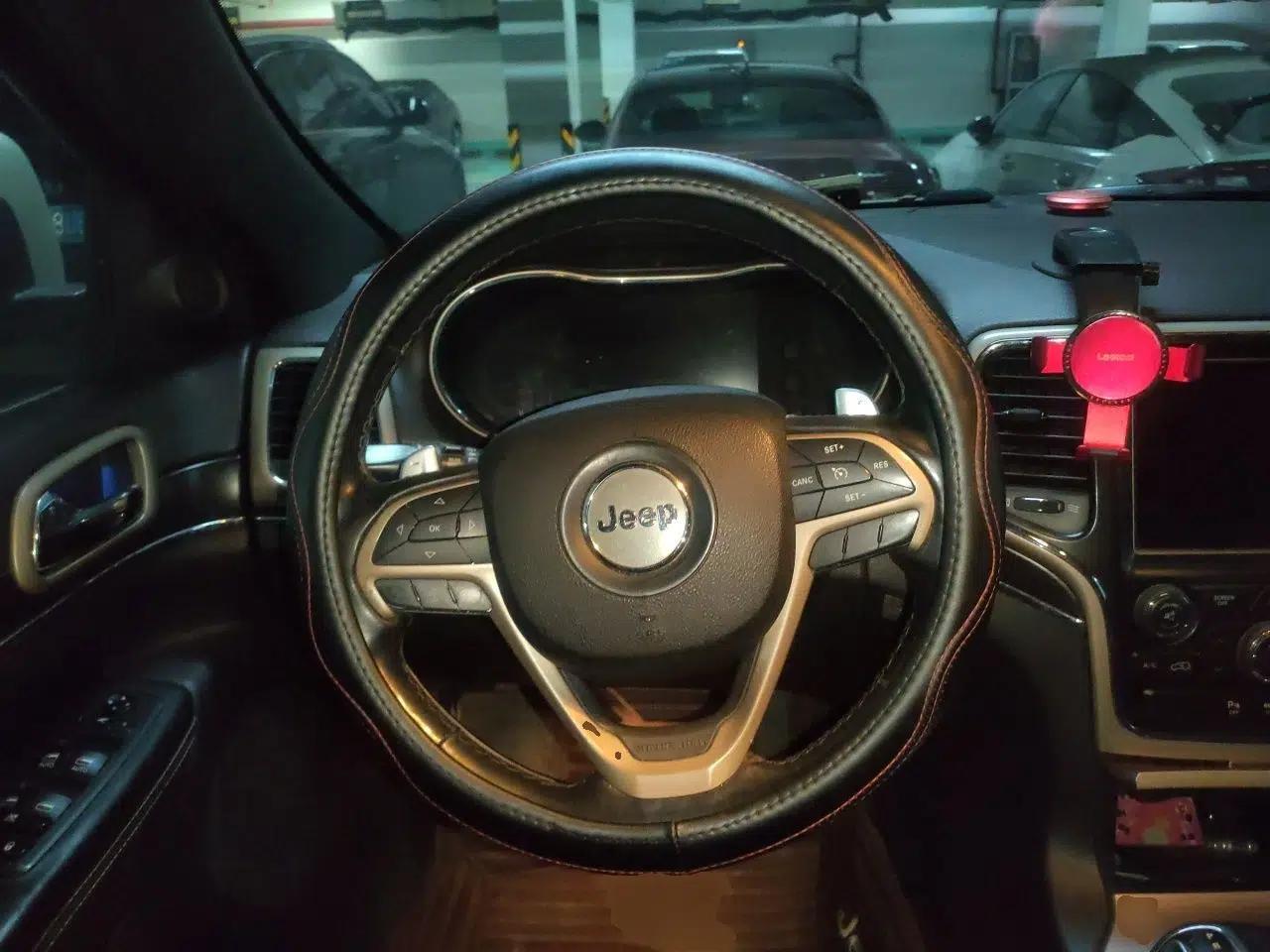 Jeep Grand Cherokee 2014 3.6L Elite Navigation Edition — миниатюра 10