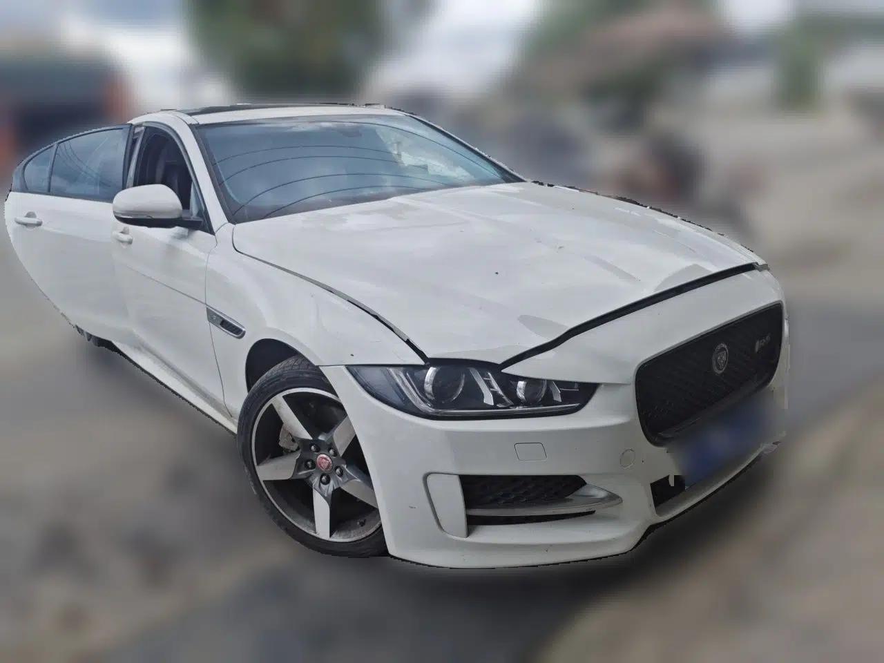 Jaguar XE Jaguar XE 2016 2.0T (Imported) — миниатюра 3