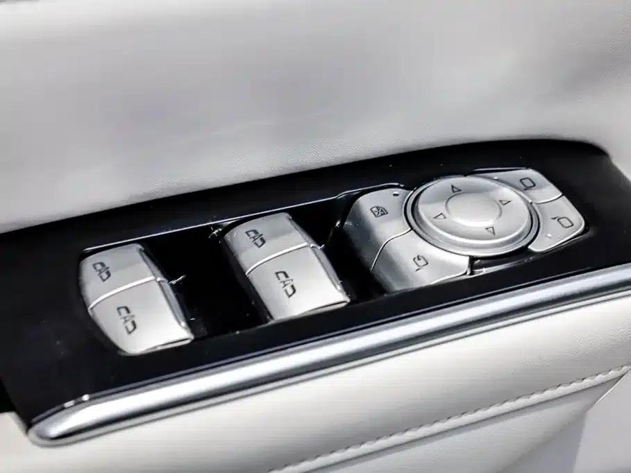 Buick GL8 PHEV 2024 Luxury Edition 7-seater — миниатюра 12
