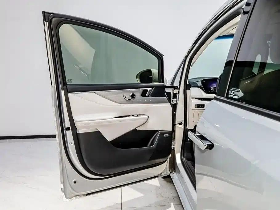 Buick GL8 PHEV 2024 Luxury Edition 7-seater — миниатюра 8
