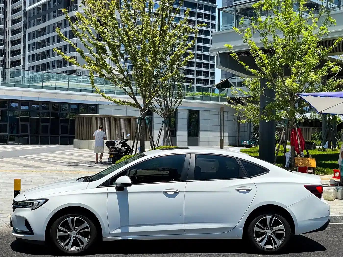 Buick Verano 2020 20T CVT Leading Edition — миниатюра 4