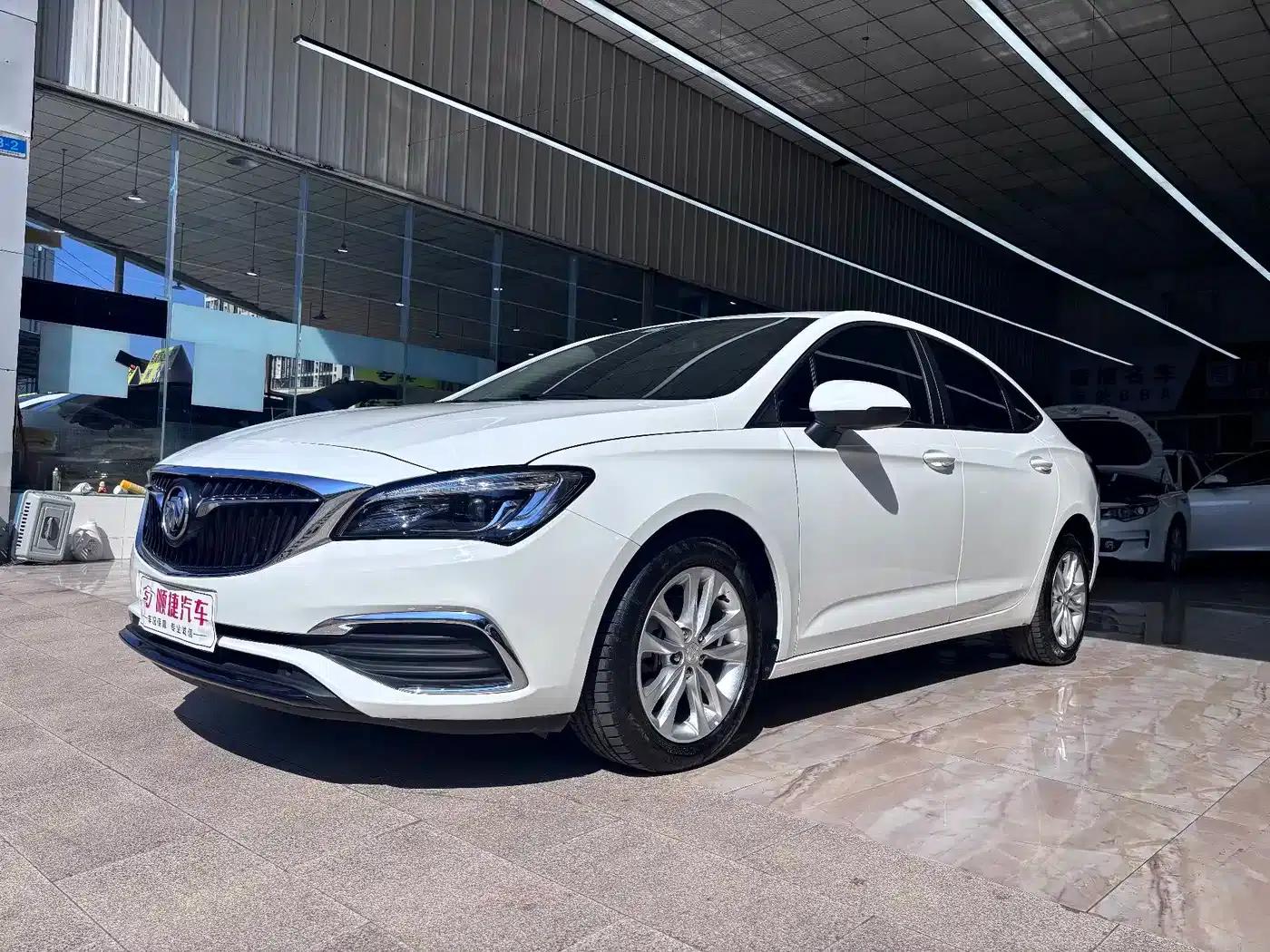 Buick Verano 2019 Sedan 20T Dual-Clutch Leading Edition — миниатюра 1