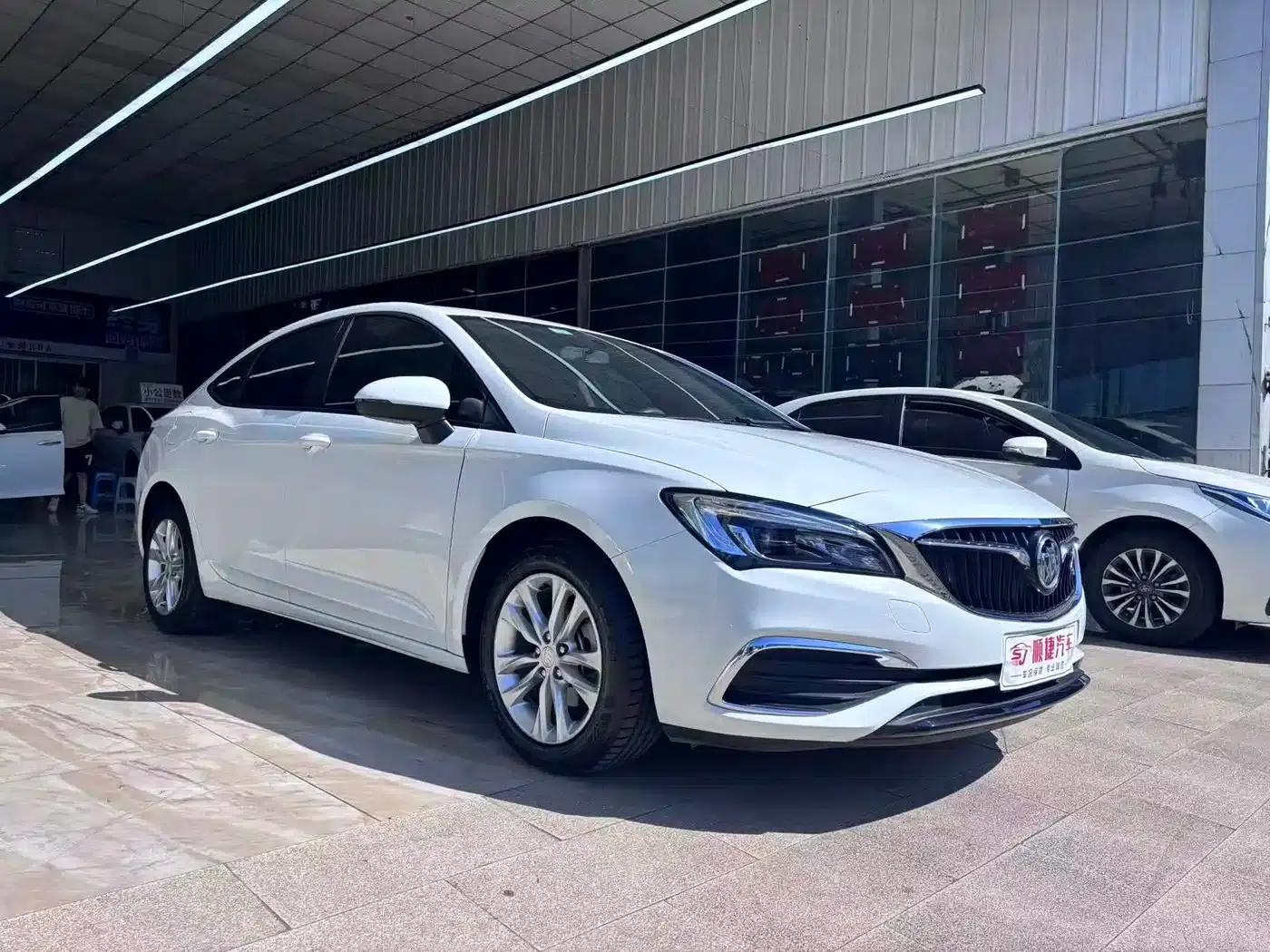 Buick Verano 2019 Sedan 20T Dual-Clutch Leading Edition — миниатюра 3