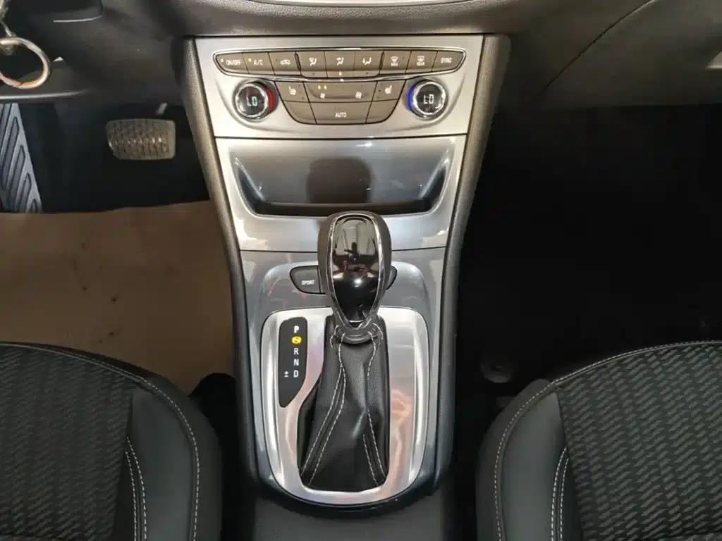 Buick Verano 2016 Hatchback 15S Automatic Leading Edition — миниатюра 14