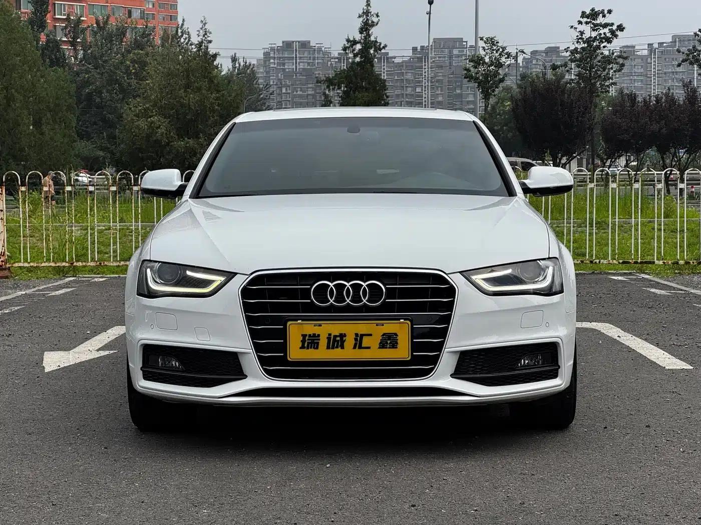 Audi A4L 2016 35 TFSI Classic Edition S line Comfort — миниатюра 2