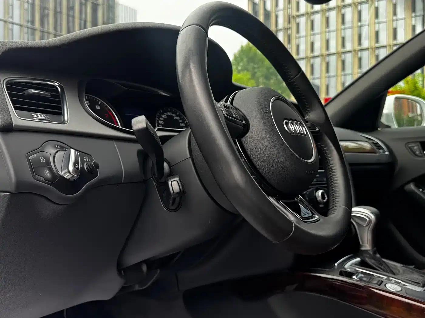 Audi A4L 2016 35 TFSI Classic Edition S line Comfort — миниатюра 11
