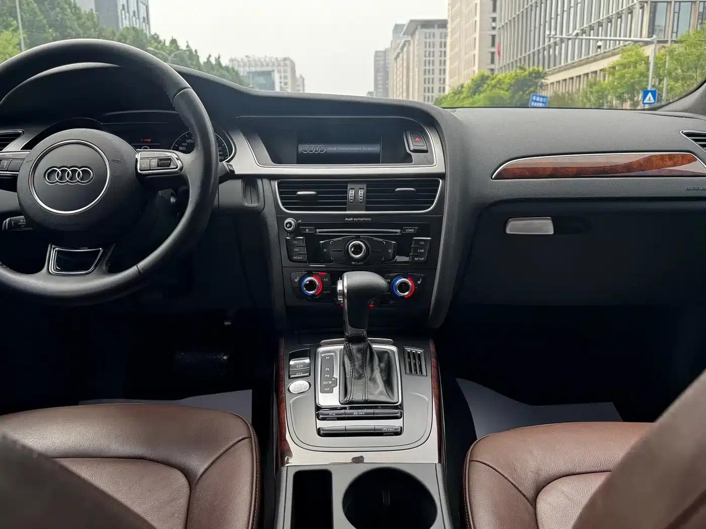 Audi A4L 2016 35 TFSI Classic Edition S line Comfort — миниатюра 17