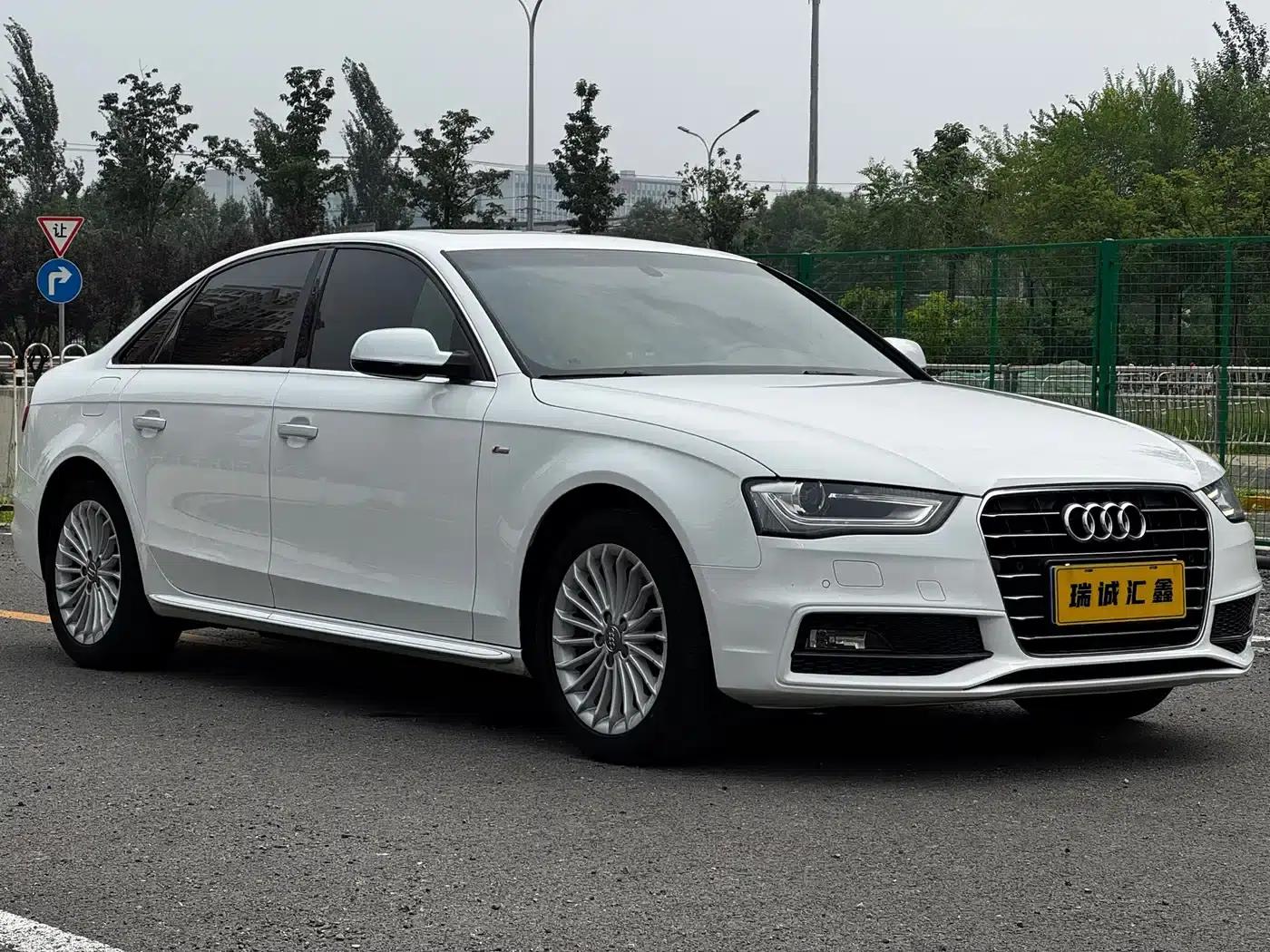 Audi A4L 2016 35 TFSI Classic Edition S line Comfort — миниатюра 3