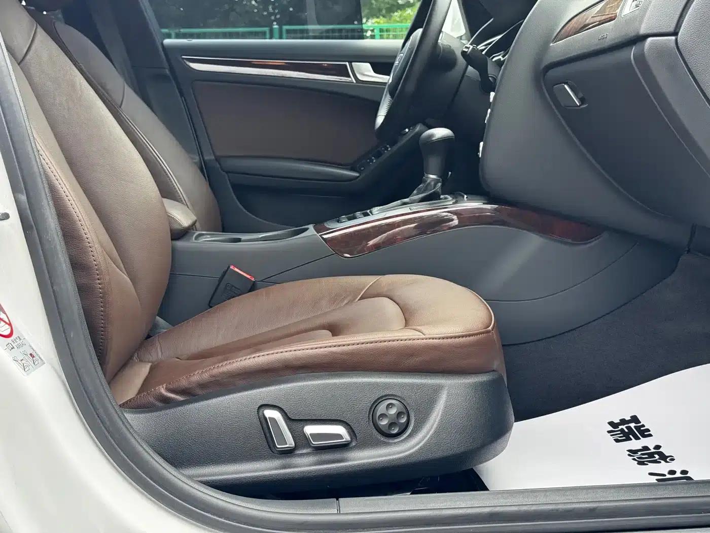 Audi A4L 2016 35 TFSI Classic Edition S line Comfort — миниатюра 22
