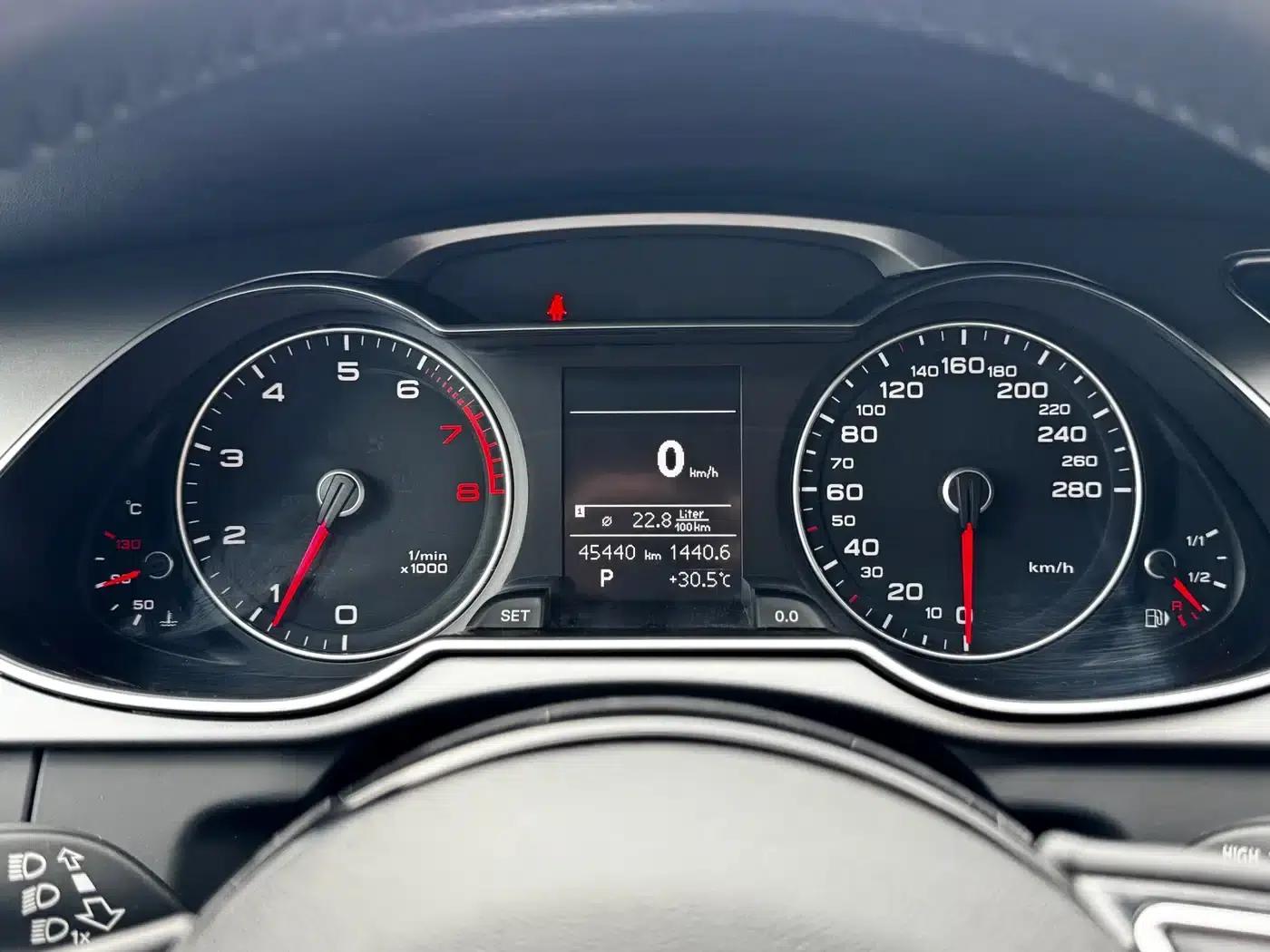 Audi A4L 2016 35 TFSI Classic Edition S line Comfort — миниатюра 24