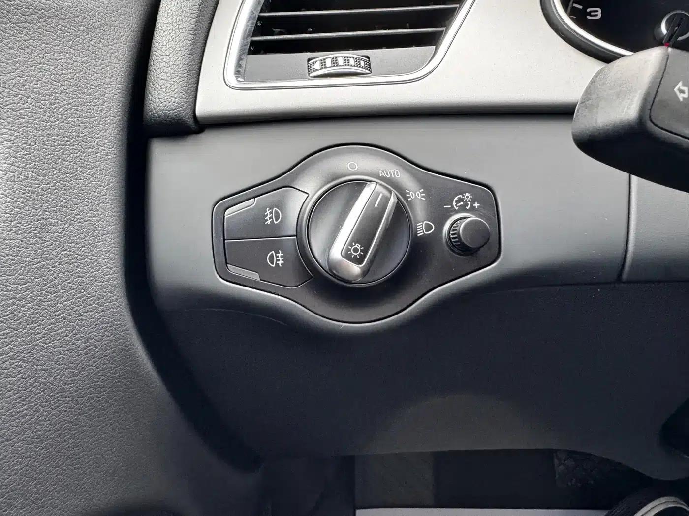 Audi A4L 2016 35 TFSI Classic Edition S line Comfort — миниатюра 29