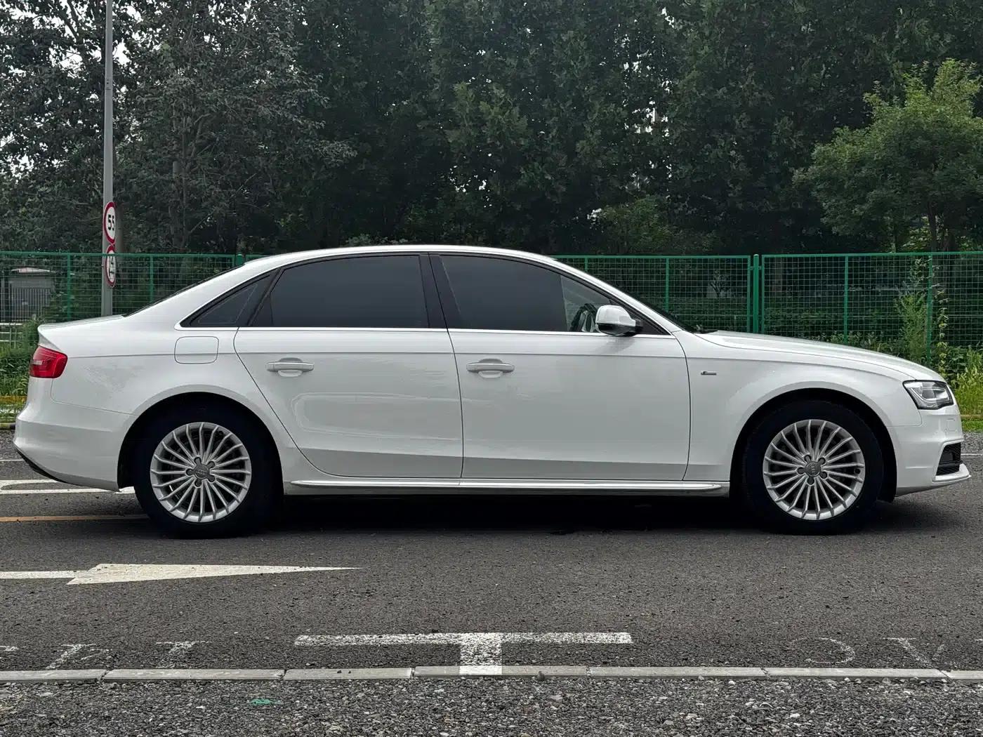 Audi A4L 2016 35 TFSI Classic Edition S line Comfort — миниатюра 5