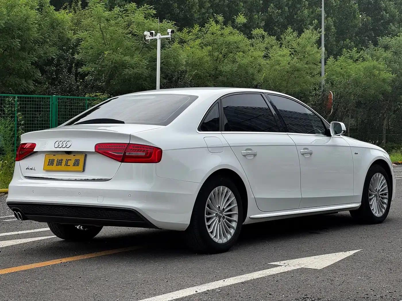 Audi A4L 2016 35 TFSI Classic Edition S line Comfort — миниатюра 6