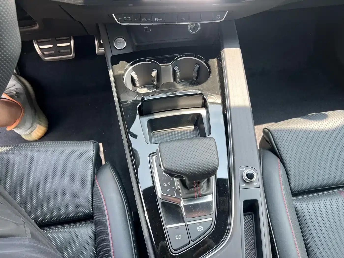 Audi A4L 2025 2 Million Unit Enjoyment Edition 40 TFSI Luxury Dynamic Model — миниатюра 8