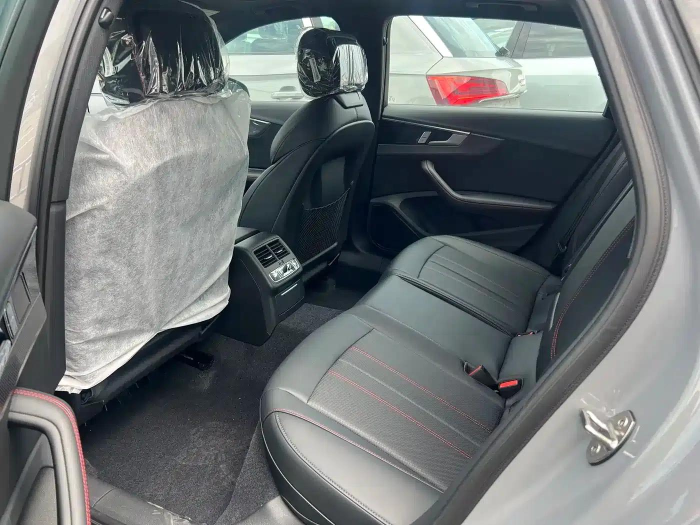 Audi A4L 2025 2 Million Unit Enjoyment Edition 40 TFSI Luxury Dynamic Model — миниатюра 12